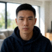 教练组在战术板上布置AC米兰比赛阵型的画面